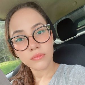 Meet your Posher, Stephania